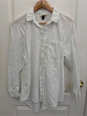 Universal Thread Womans S Classic White Button-Down Shirt